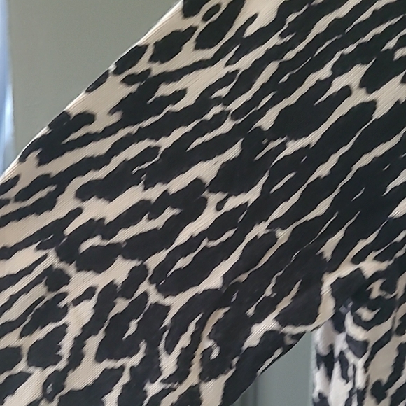 Talbots Black and Tan Cardigan - Picture 4 of 6